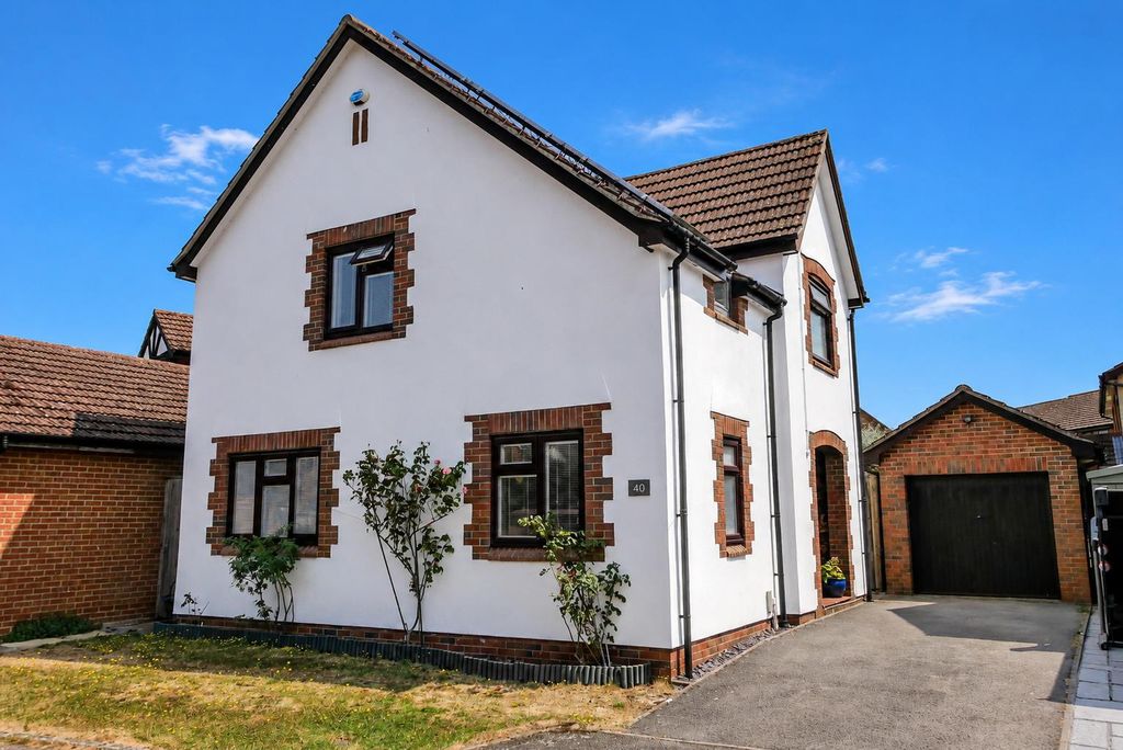 Property photo 1 of 18 Approach