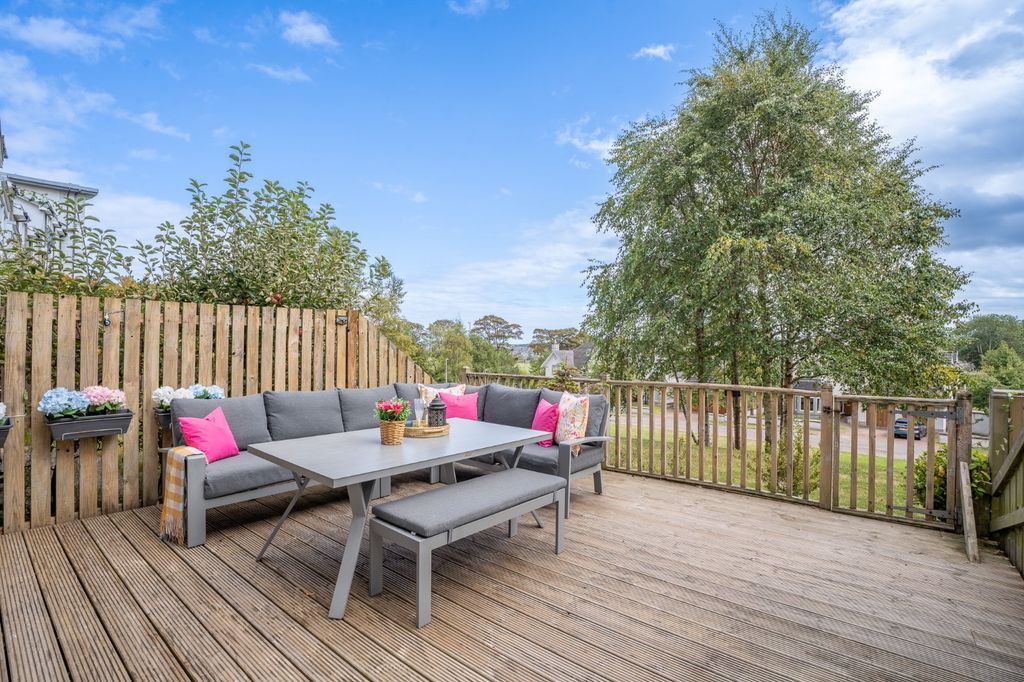 Property photo 2 of 26