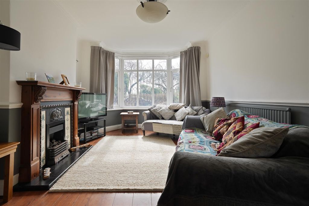 Property photo 2 of 20 Living Room