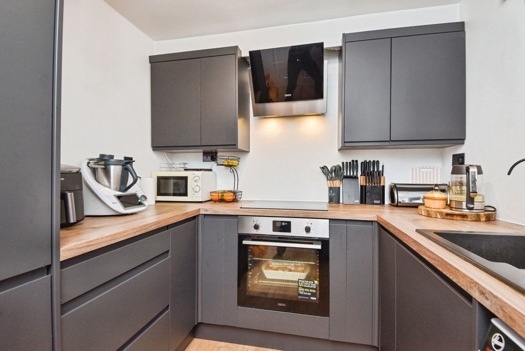 Property photo 2 of 17 Photo