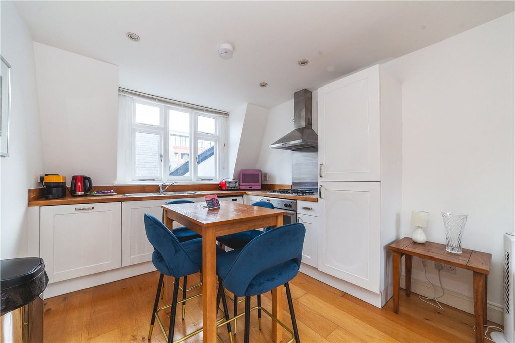 Property photo 2 of 11 Kitchen