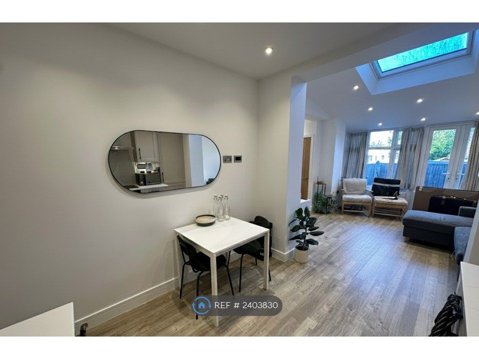 Property photo 2 of 11 Kitchen Area