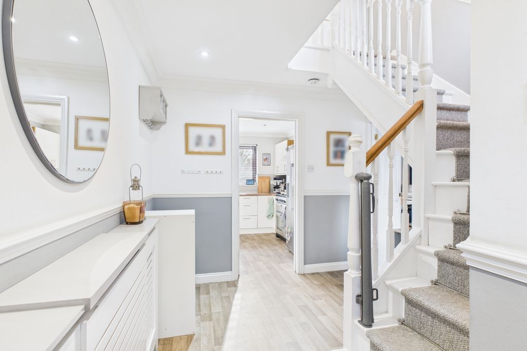 Property photo 2 of 37 Ewemove Spalding - Pinchbeck - Entrance Hall