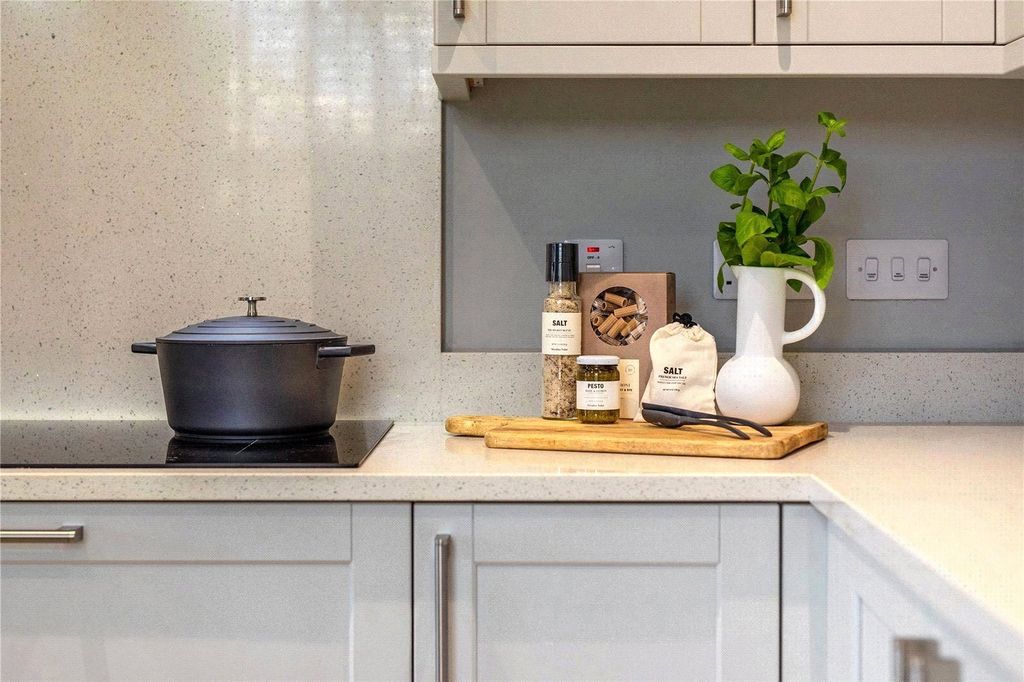 Property photo 2 of 10 Picture No. 11