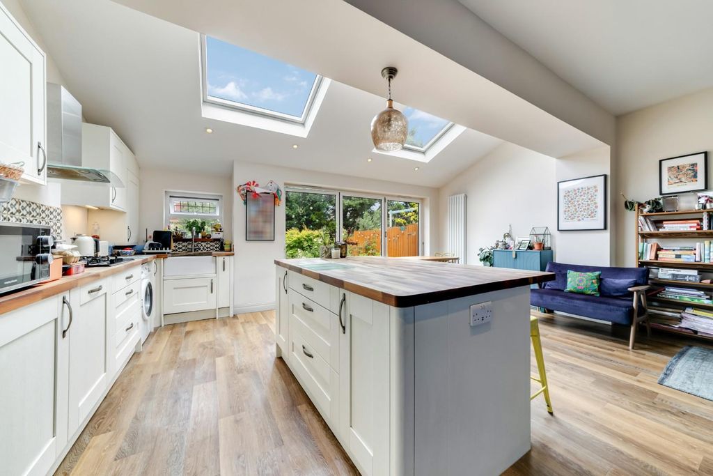 Property photo 3 of 16 Gordon Road 68  -21.Jpg