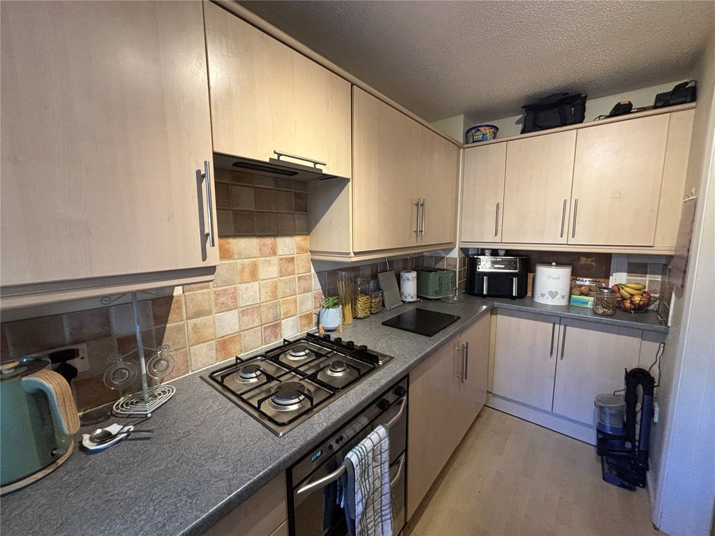 Property photo 2 of 12 Picture No. 11