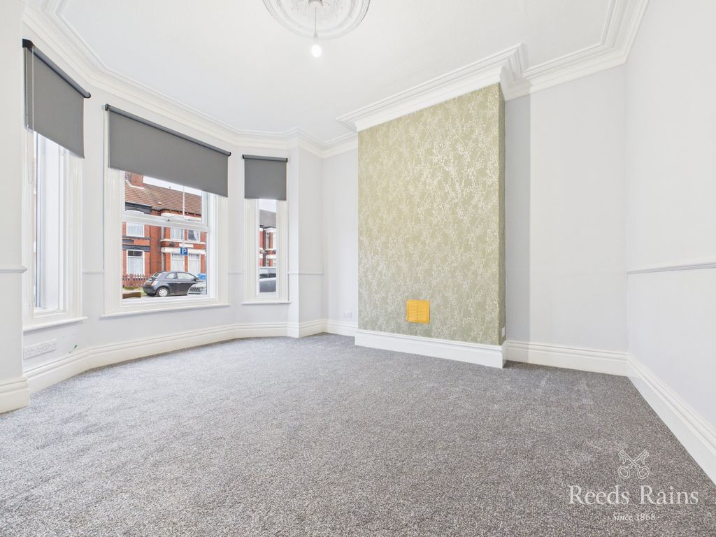 Property photo 2 of 27 Sitting Room