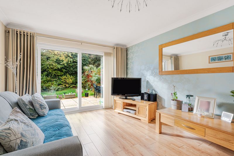 Property photo 3 of 24 Lounge