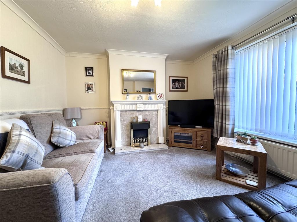 Property photo 2 of 28 Lounge