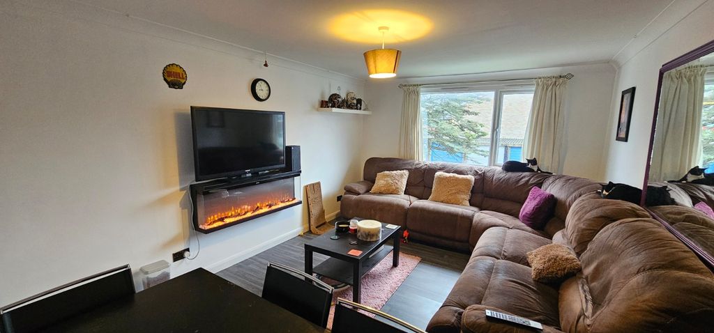 Property photo 2 of 9 Picture No. 24