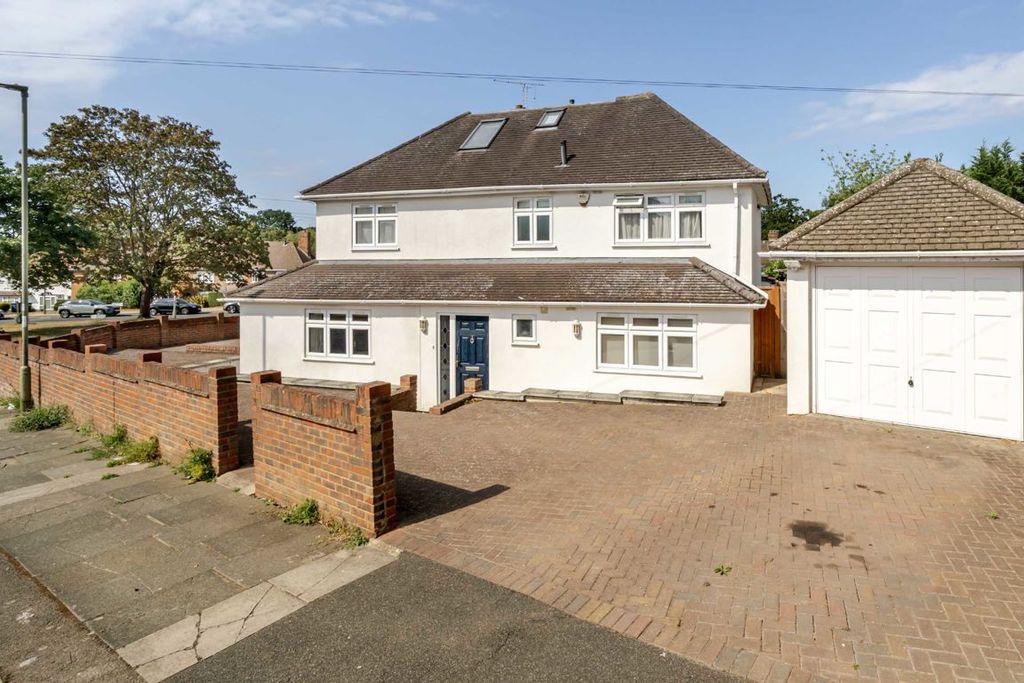 Property photo 1 of 11