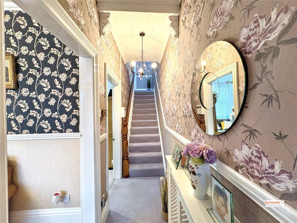 Property photo 2 of 34 Picture No. 12