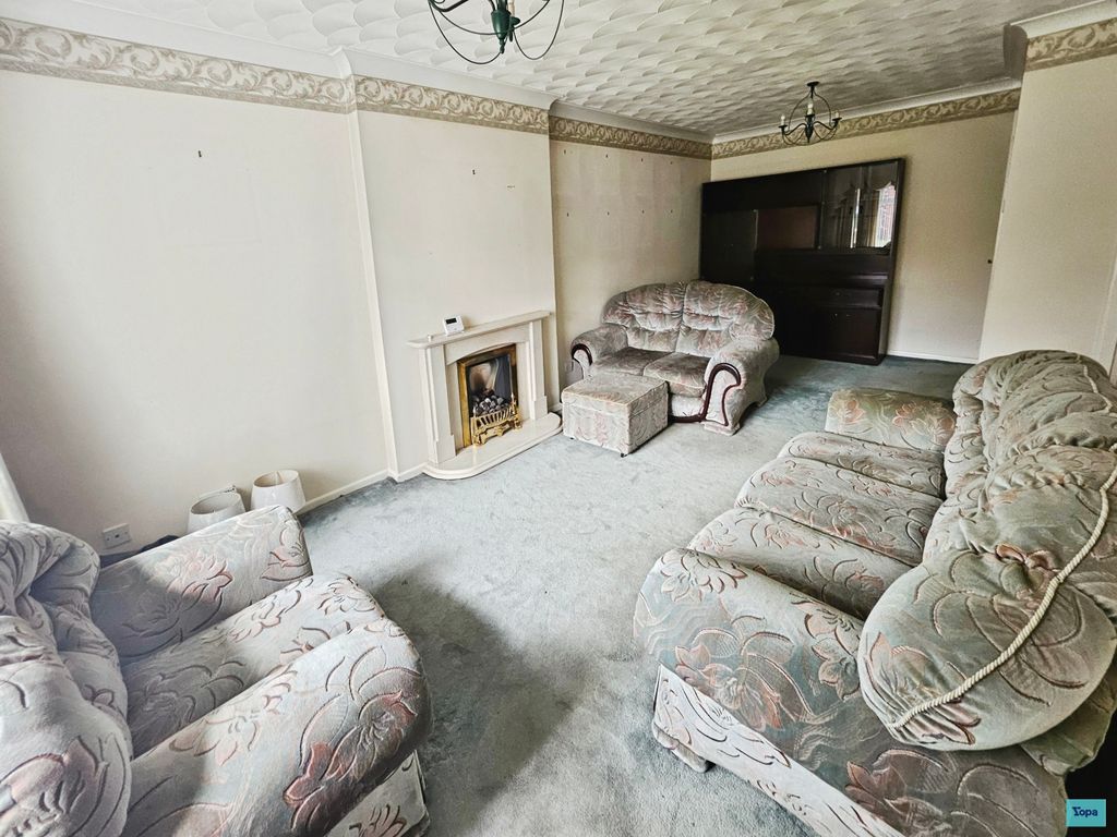 Property photo 3 of 16 Lounge