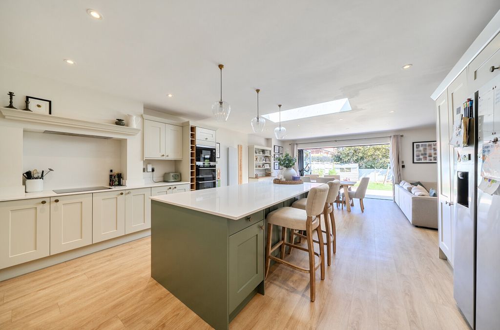 Property photo 2 of 20 1448147-8-69Eb5c2...