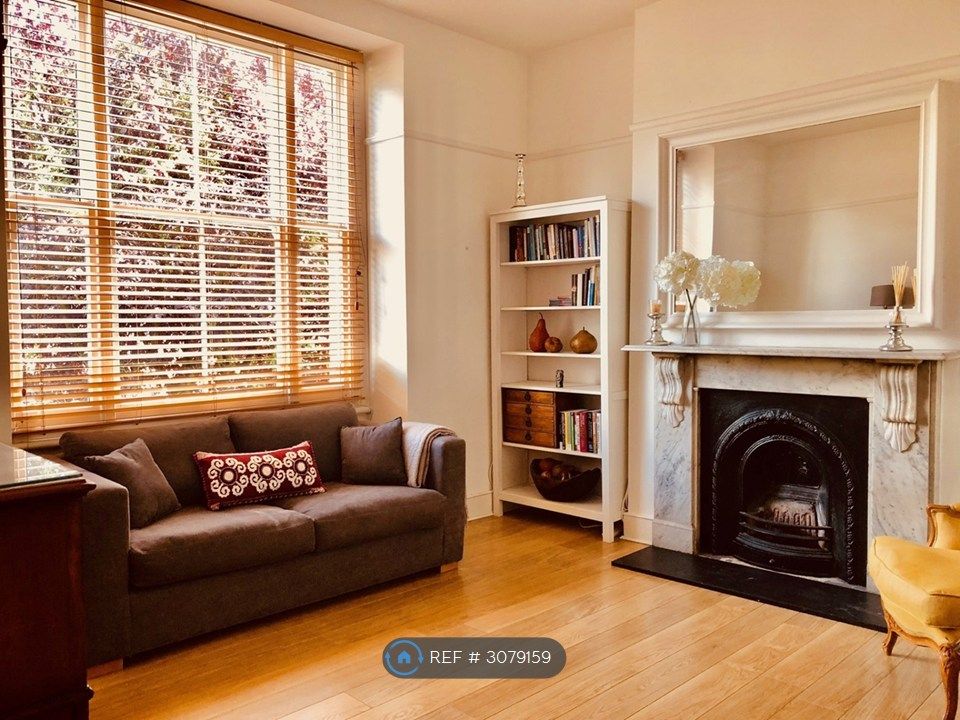 Property photo 1 of 5 Living Room