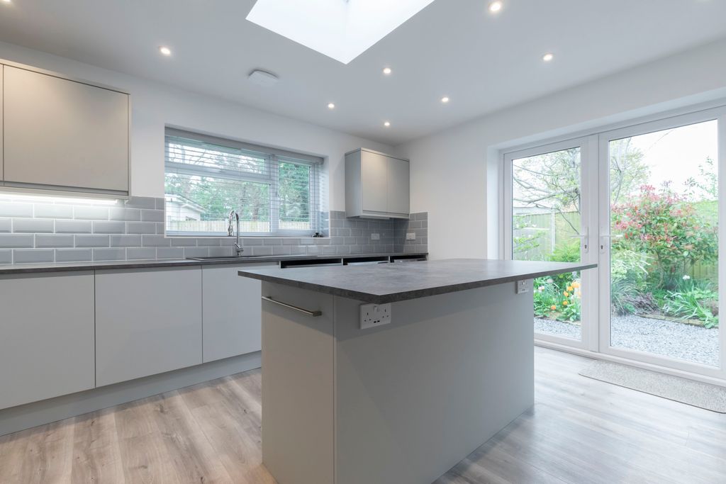 Property photo 2 of 21