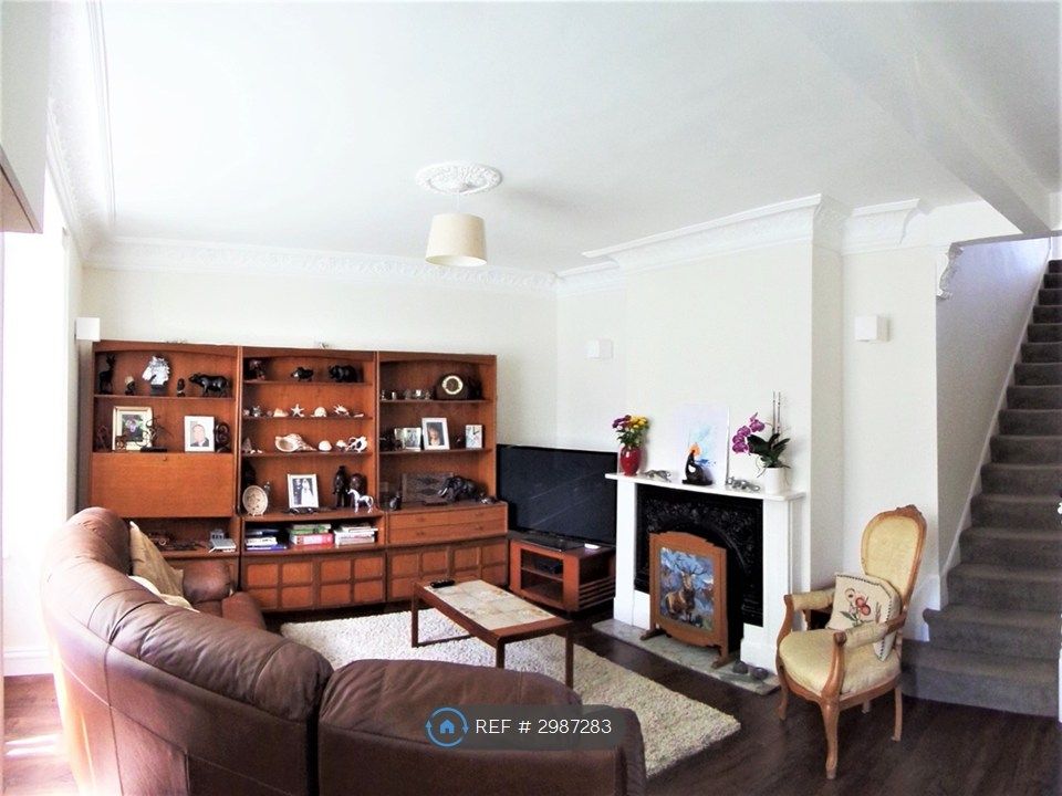 Property photo 2 of 17 Lounge Left