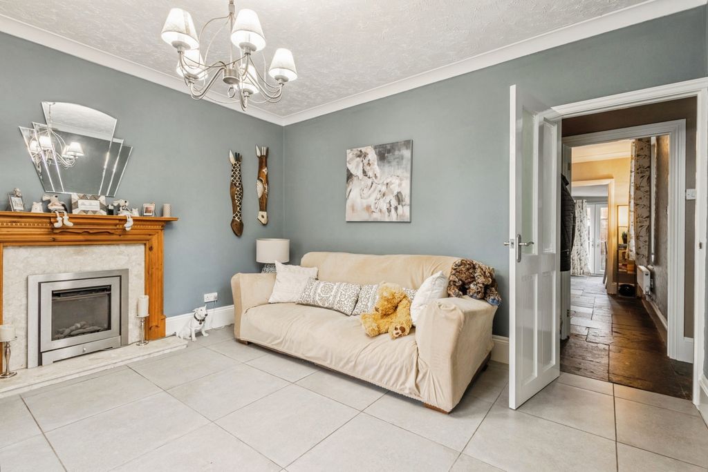 Property photo 3 of 19 Pbox-Img.Jpg