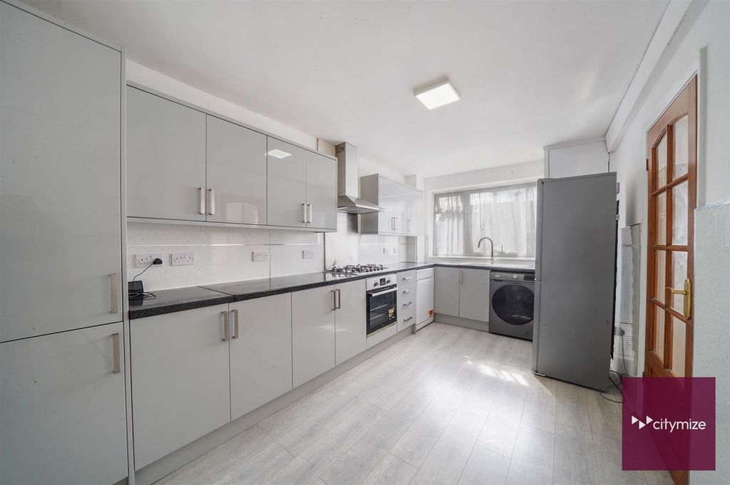 Property photo 2 of 16 Kitchen