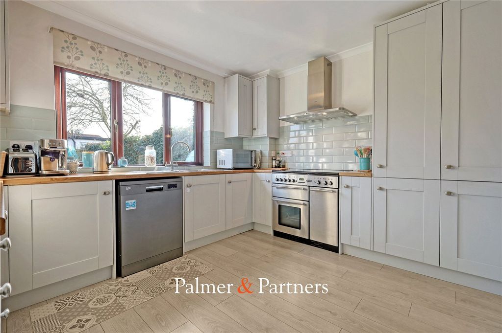 Property photo 2 of 32 Picture No. 21