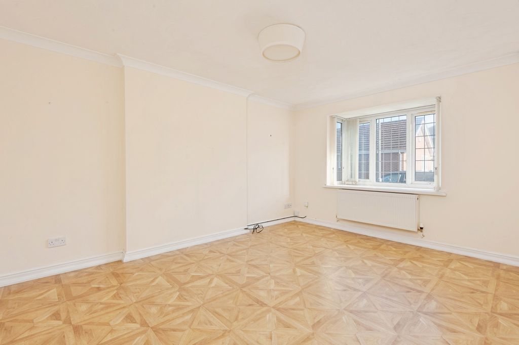 Property photo 3 of 17 Pbox-Img.Jpg