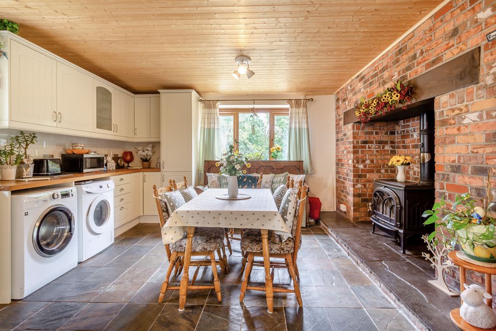 Property photo 2 of 30