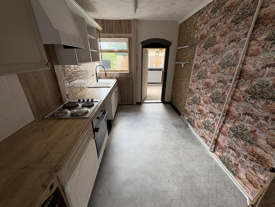 Property photo 3 of 16 Kitchen