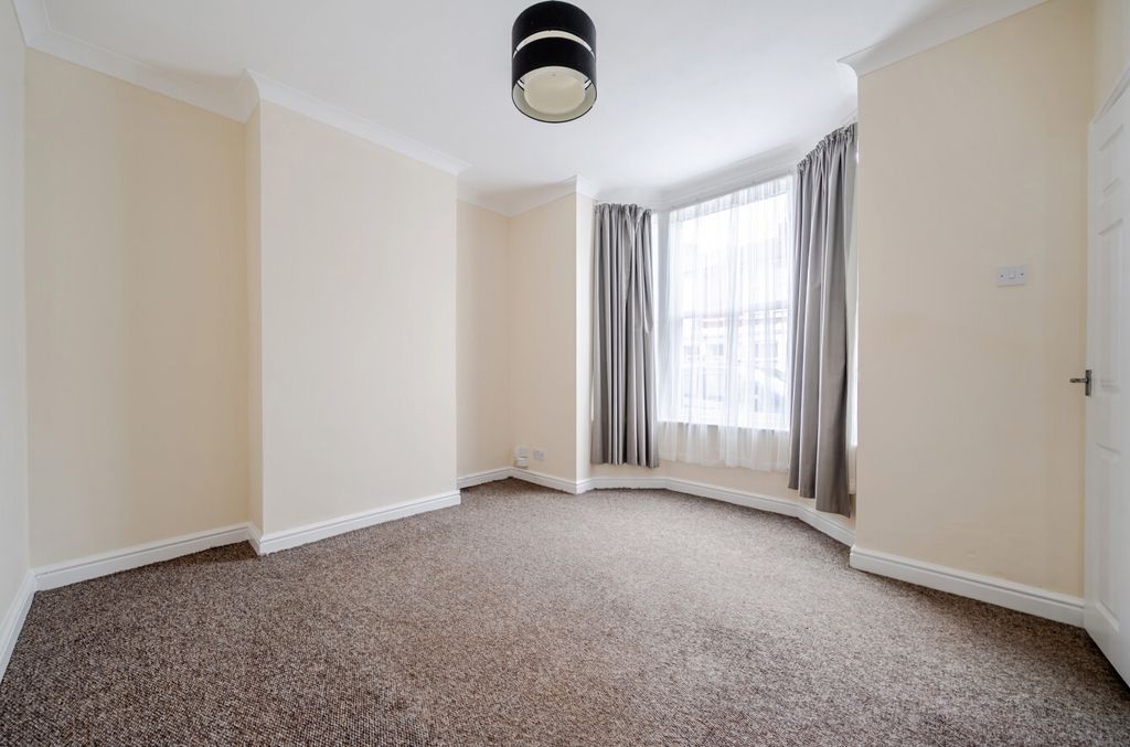 Property photo 2 of 11 1511383-6-6Aa7B7A...