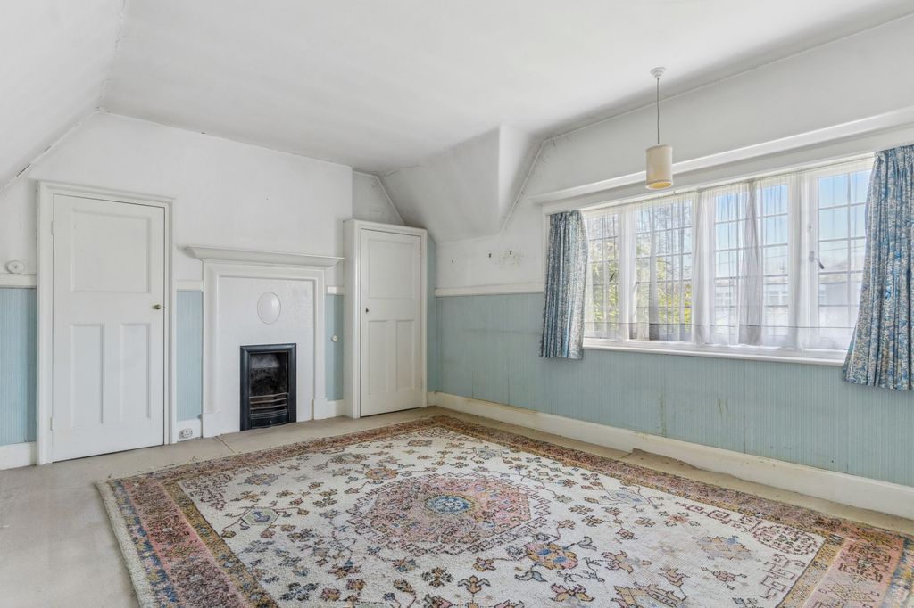 Property photo 3 of 19 Bed 1