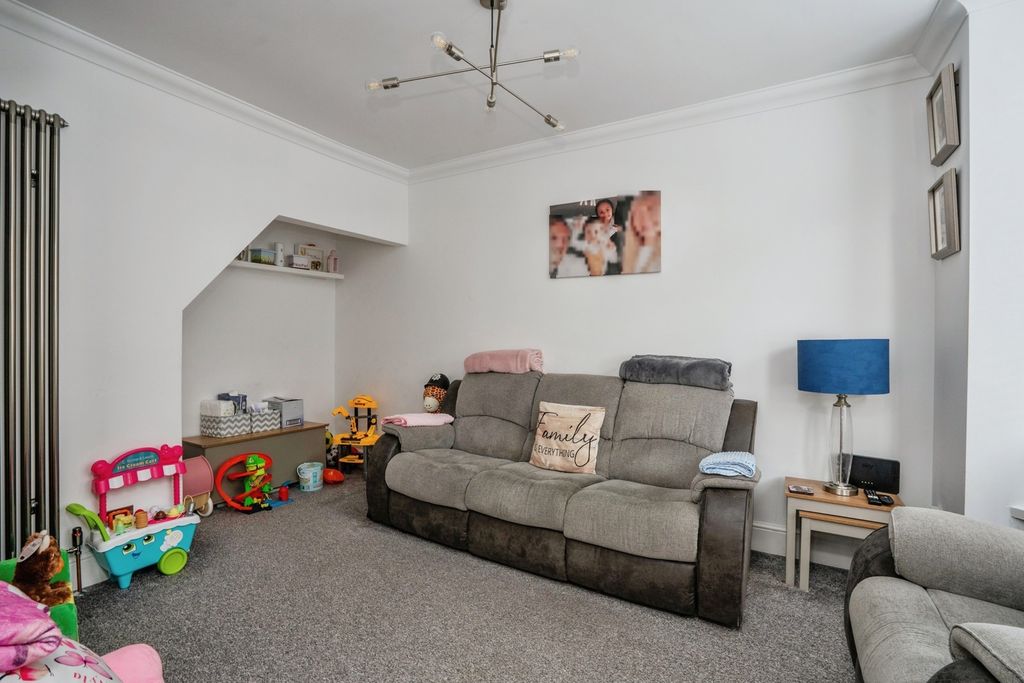 Property photo 3 of 20 Pbox-Img.Jpg