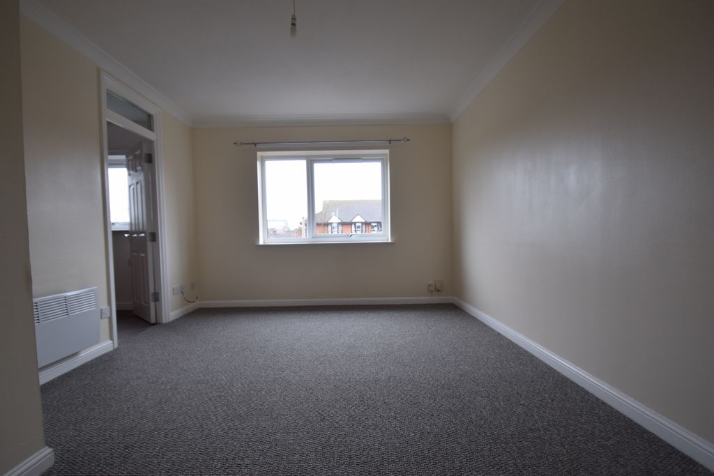 Property photo 3 of 6 Lounge