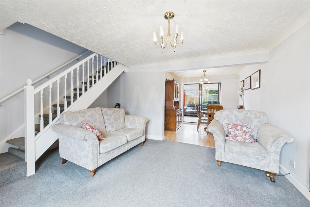 Property photo 2 of 17 Lounge