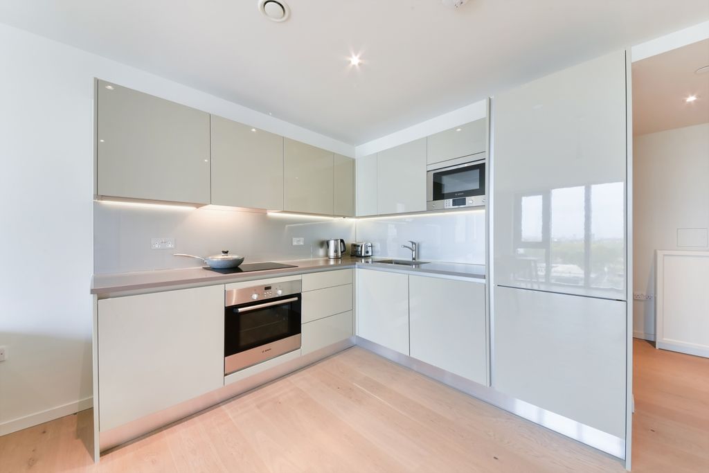 Property photo 3 of 9 Kitchen