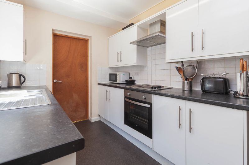 Property photo 3 of 11 Kitchen