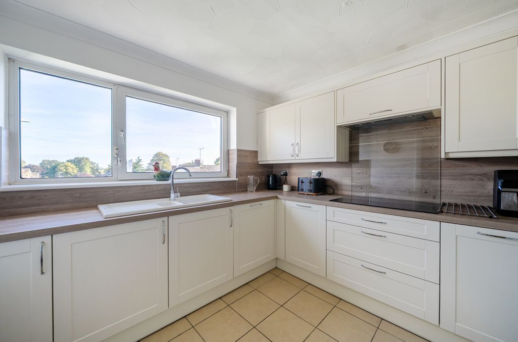 Property photo 2 of 14 1524546-13-1A0c32...