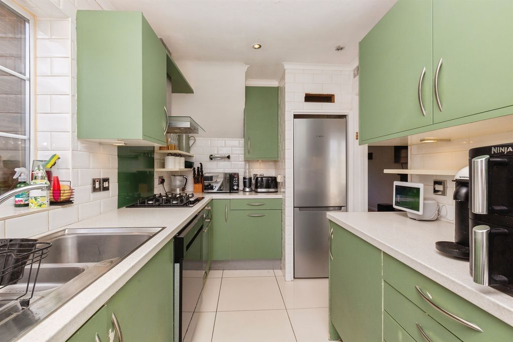 Property photo 2 of 14