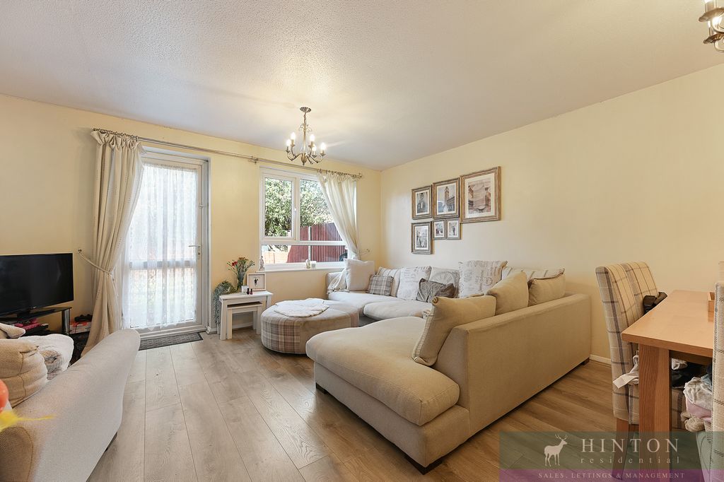 Property photo 3 of 9 7