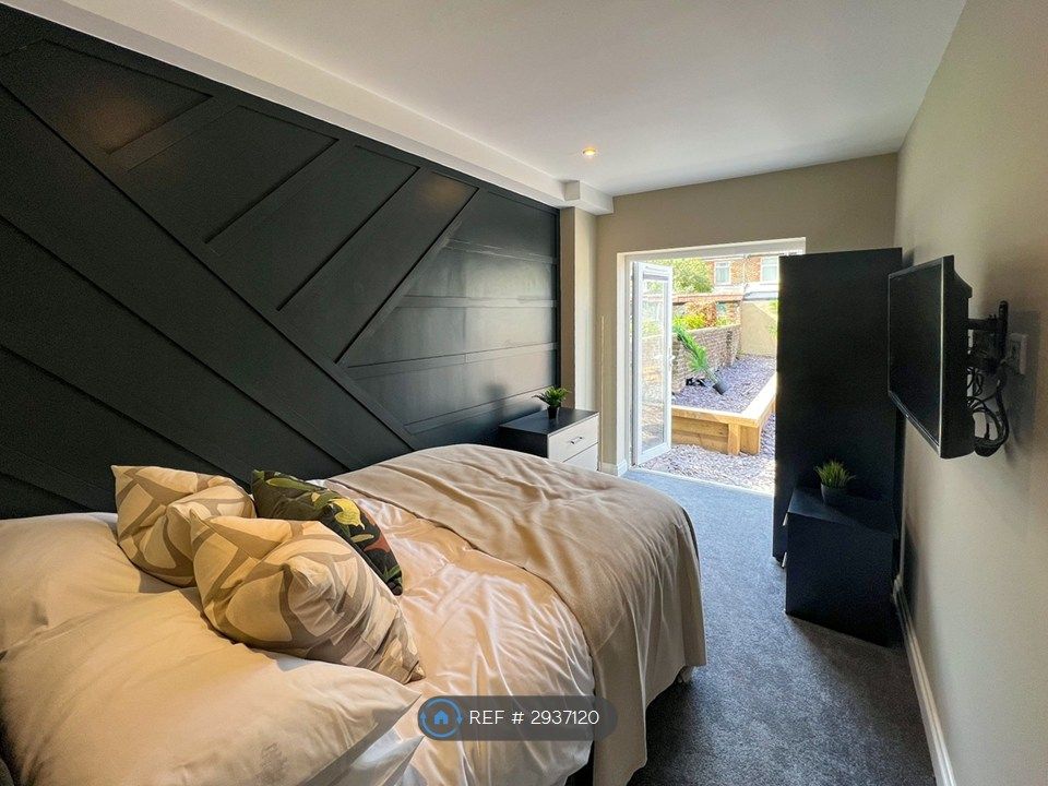 Property photo 1 of 8 Bedroom