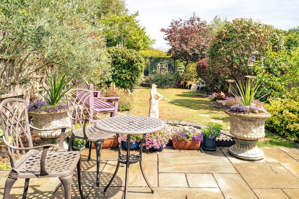 Property photo 2 of 35
