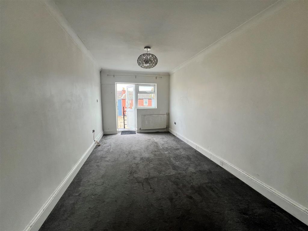 Property photo 2 of 8 38A Copnor Road 2.Jpg