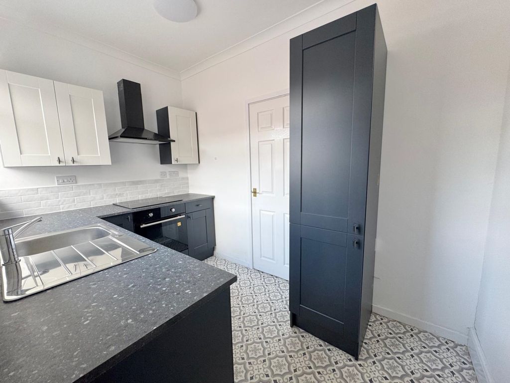 Property photo 3 of 12 E42F680d-d120-424d-B95d-0E2Cf98c5B0A