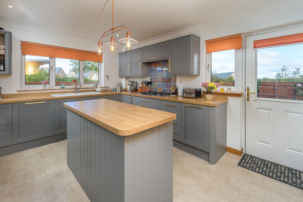 Property photo 3 of 39 Photo 3