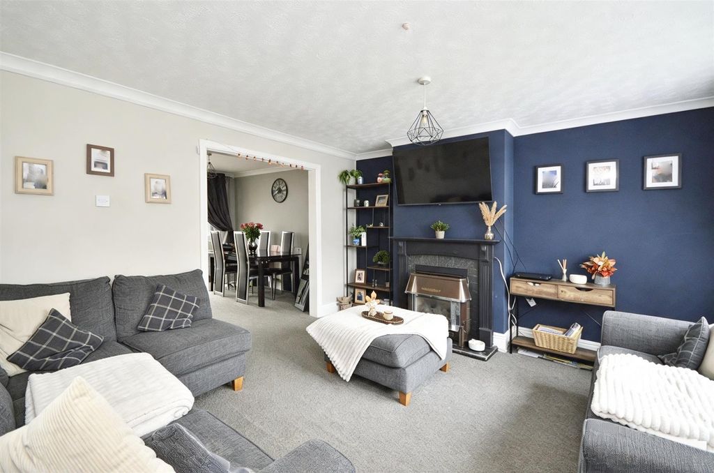 Property photo 2 of 12 Sitting Room