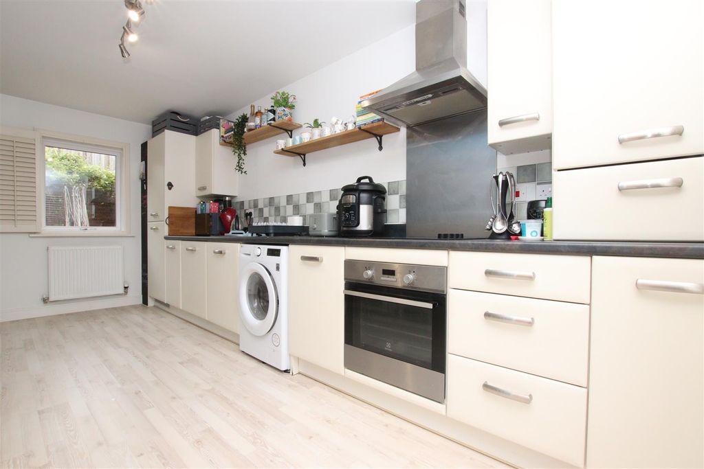 Property photo 3 of 19 Kitchen.Jpg