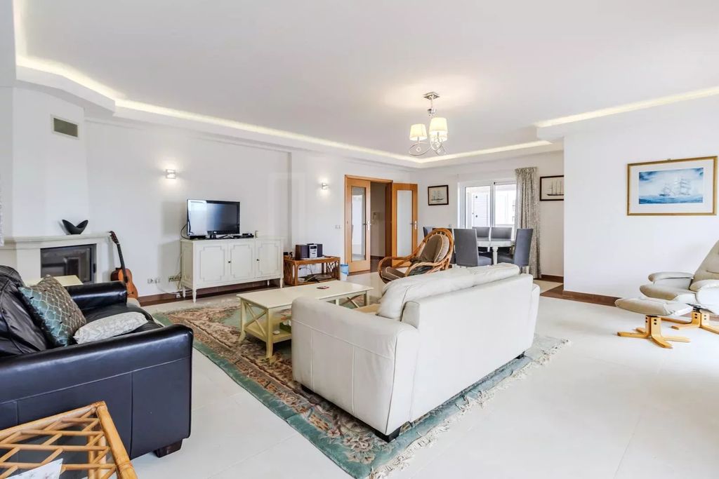 Property photo 3 of 127