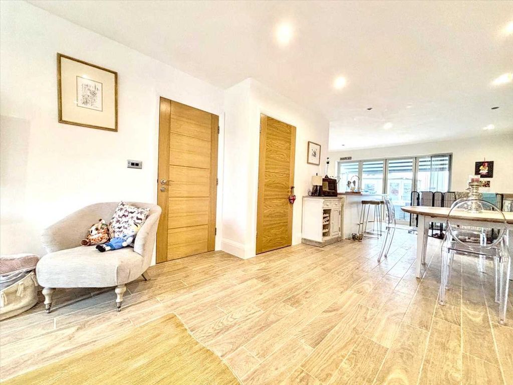 Property photo 2 of 30 Snug