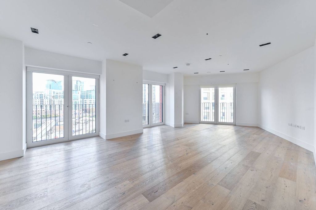 Property photo 1 of 25