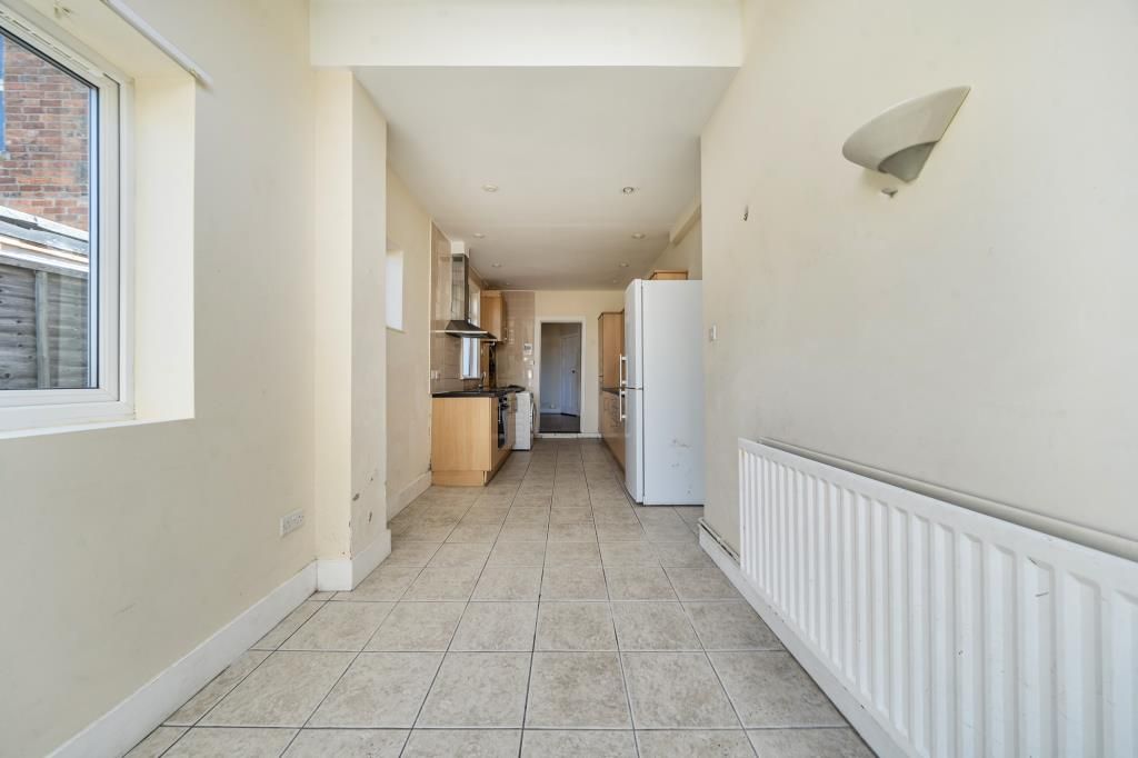 Property photo 3 of 17 Kitchen