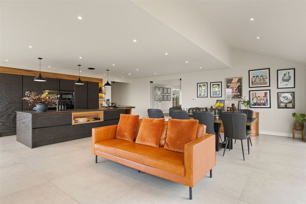 Property photo 3 of 41 Living Kitchen