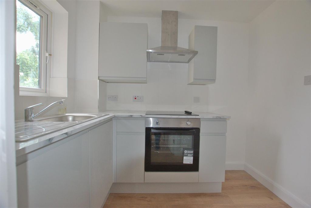 Property photo 3 of 6 Kitchen_Inpixio.Jpg